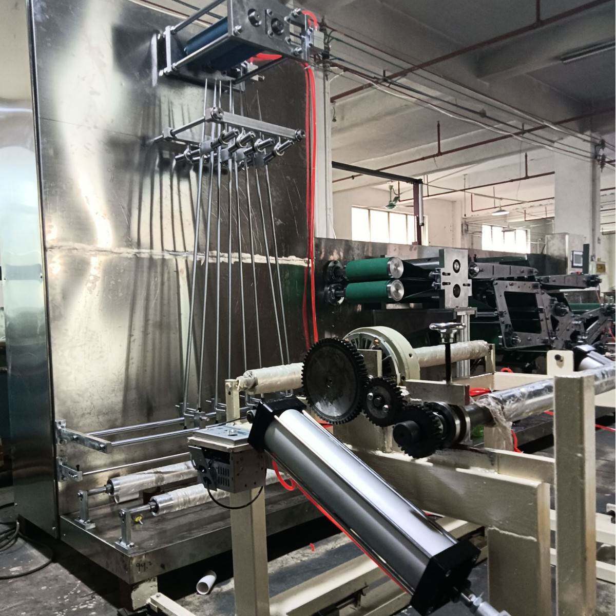 供应一次性无纺布浴巾机生产线高速挖孔手术垫卫生用品折叠机定制