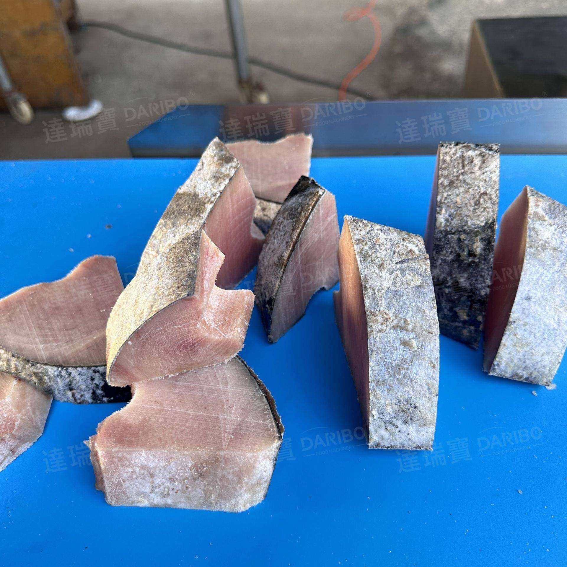 W顶端抓手双层夹料设计厂家直供全自动锯骨机金枪鱼猪蹄切块批量,清洗/食品/商业设备,肉制品加工设备,淘宝优惠券,粉丝福利购,淘宝优惠卷