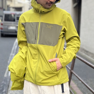 限时折扣BEAMS户外连帽冲锋衣