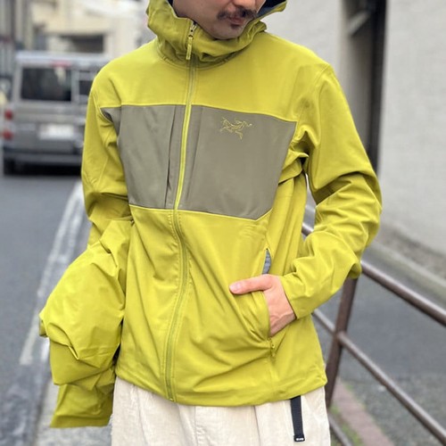 限时折扣BEAMS户外连帽冲锋衣