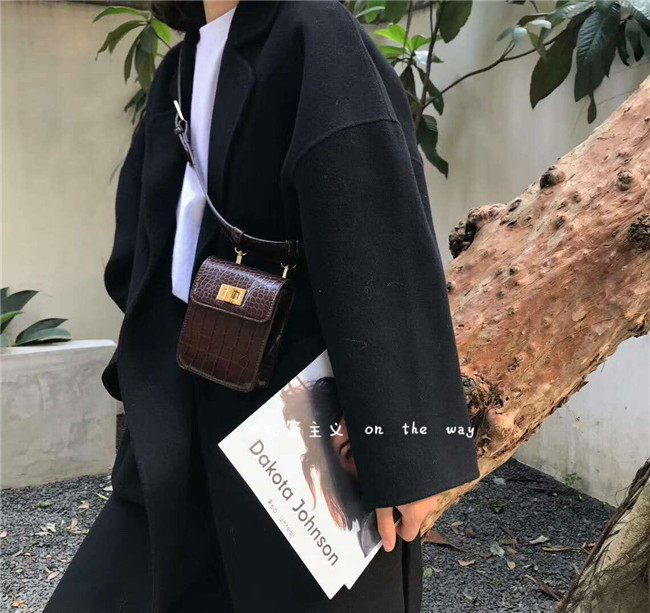 Minimalist 2019 new pattern Versatile Korean Edition Retro Small bag Crocodile print Lock catch Waist pack College wind Inclined shoulder bagin the Leather/Lady bags/Men's bag, Ms. bags  category - from Buy2taobao.com to provide professional Taobao agent buy service