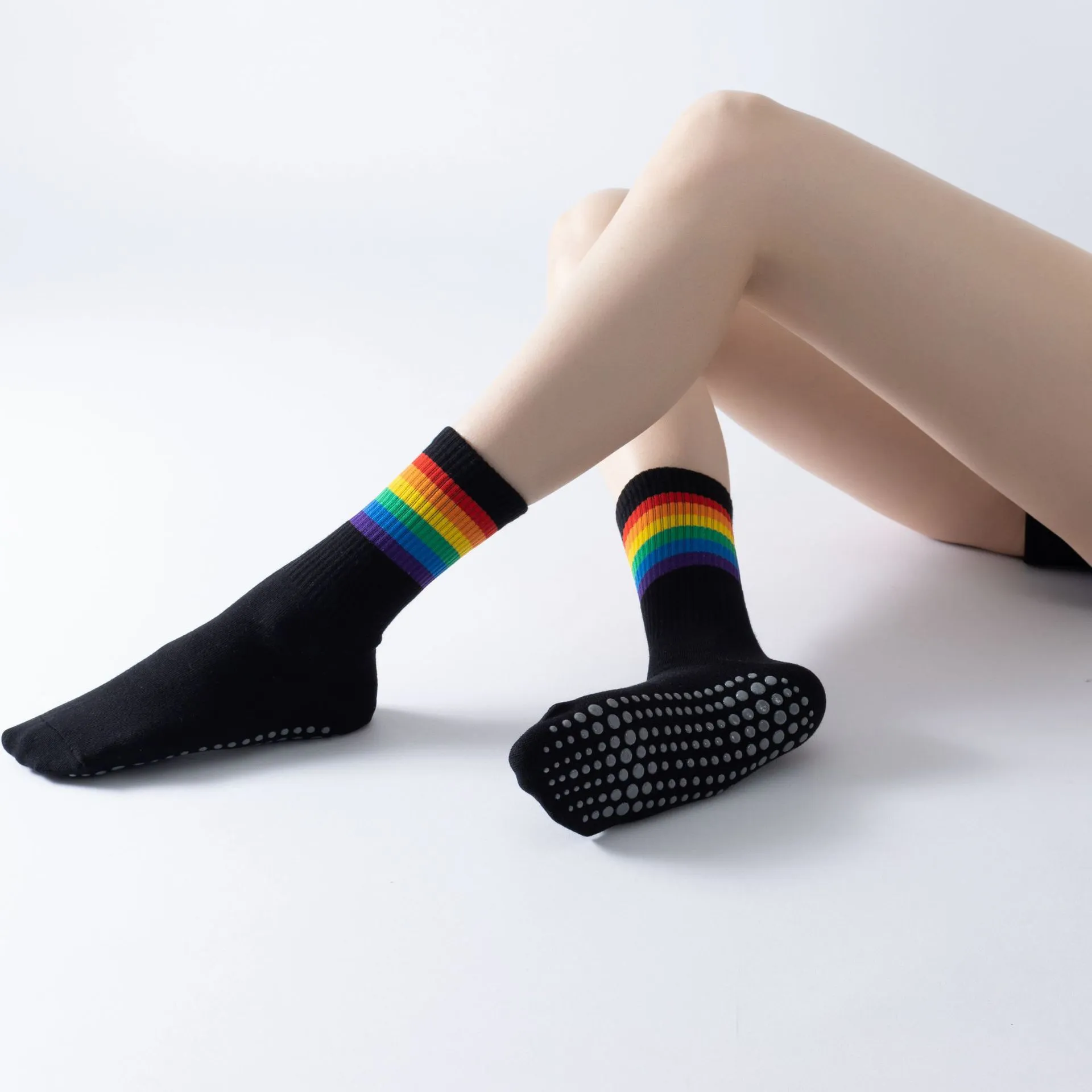 2024热销彩虹色系中筒瑜伽小腿袜女防滑健身运动地板袜潮流百搭