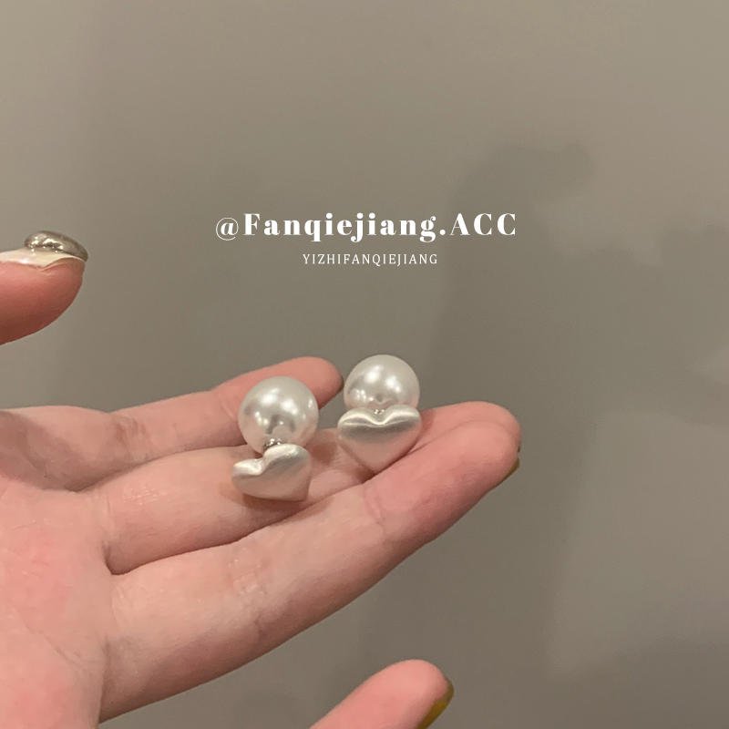 一只番茄酱轻奢爱心珍珠耳环