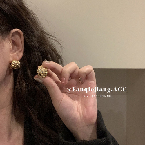 一只番茄酱复古褶皱金属耳环