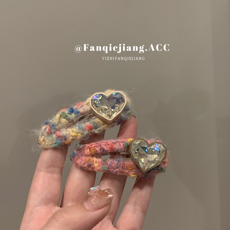 一只番茄酱甜酷毛线爱心钻发夹