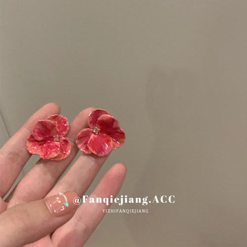 一只番茄酱法式超仙花朵耳环