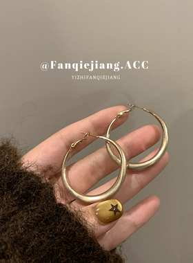 一只番茄酱适合秋冬的高级咖金轻奢圆圈耳环复古金属素圈耳饰女