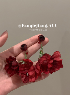 脸大适合的夸张新年玫瑰耳环