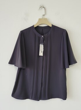 日单夏季风琴褶单排扣简约圆领短袖上衣女气质宽松百搭深灰色衬衫