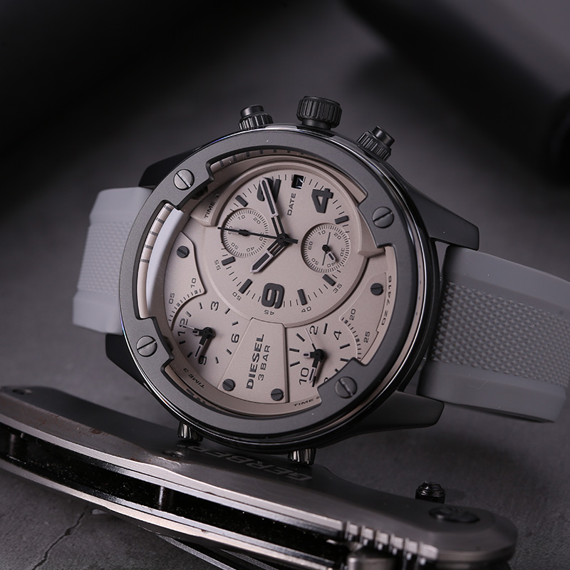 ¡¾Ïã¸ÛÖ±ÓÊ¡¿Diesel/µÏÈü BOLTDOWNϵÁÐ ÈýÊ±ÇøÏÔʯӢÄбíDZ7416