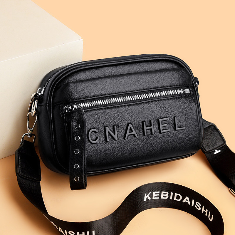 品牌女包2026新休闲字母真皮质感包女多隔层大容量单肩斜挎包百搭