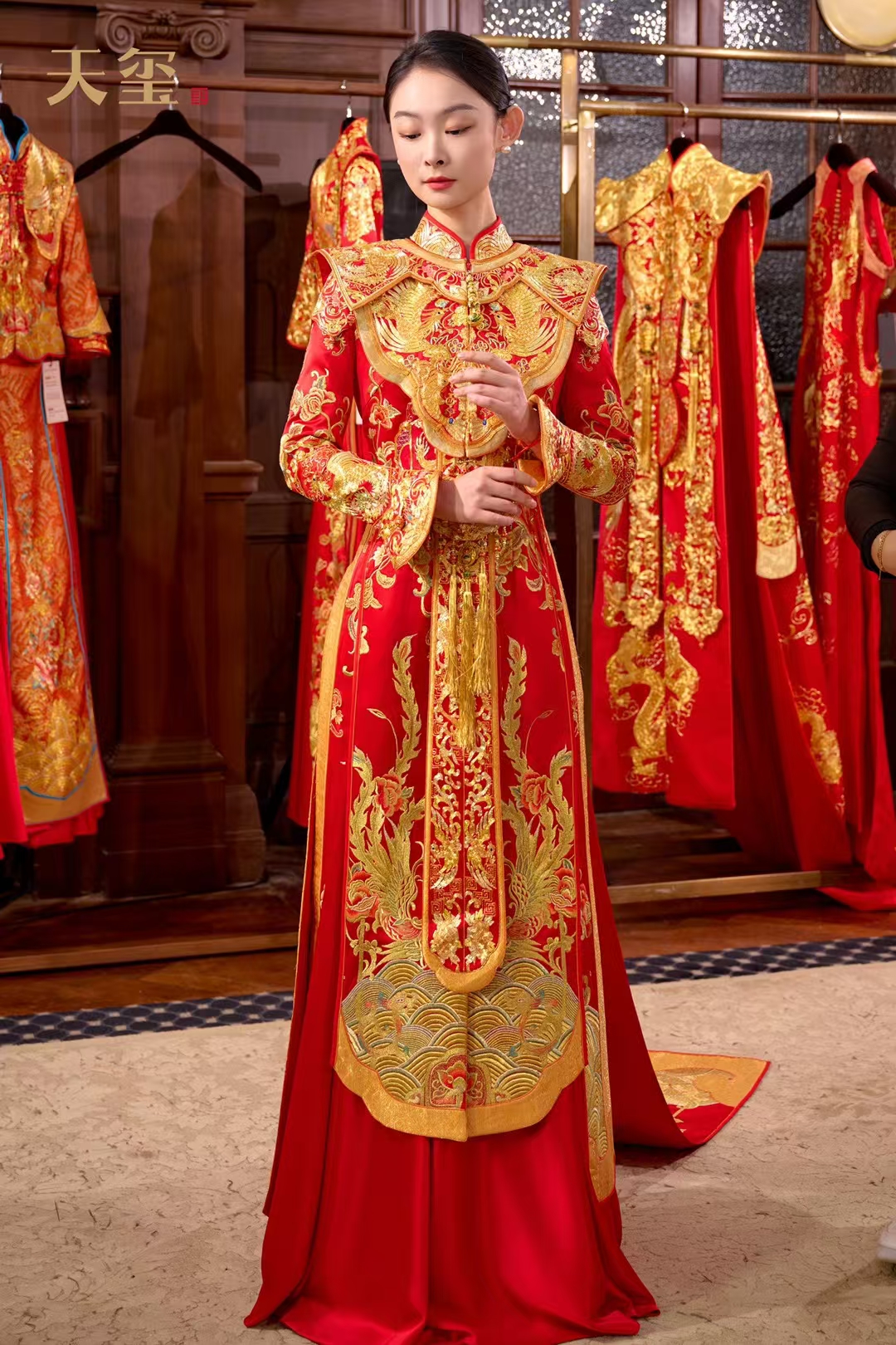 出租正版天玺“嘉妤”高定连体显瘦手绣拖尾中式新娘出阁服