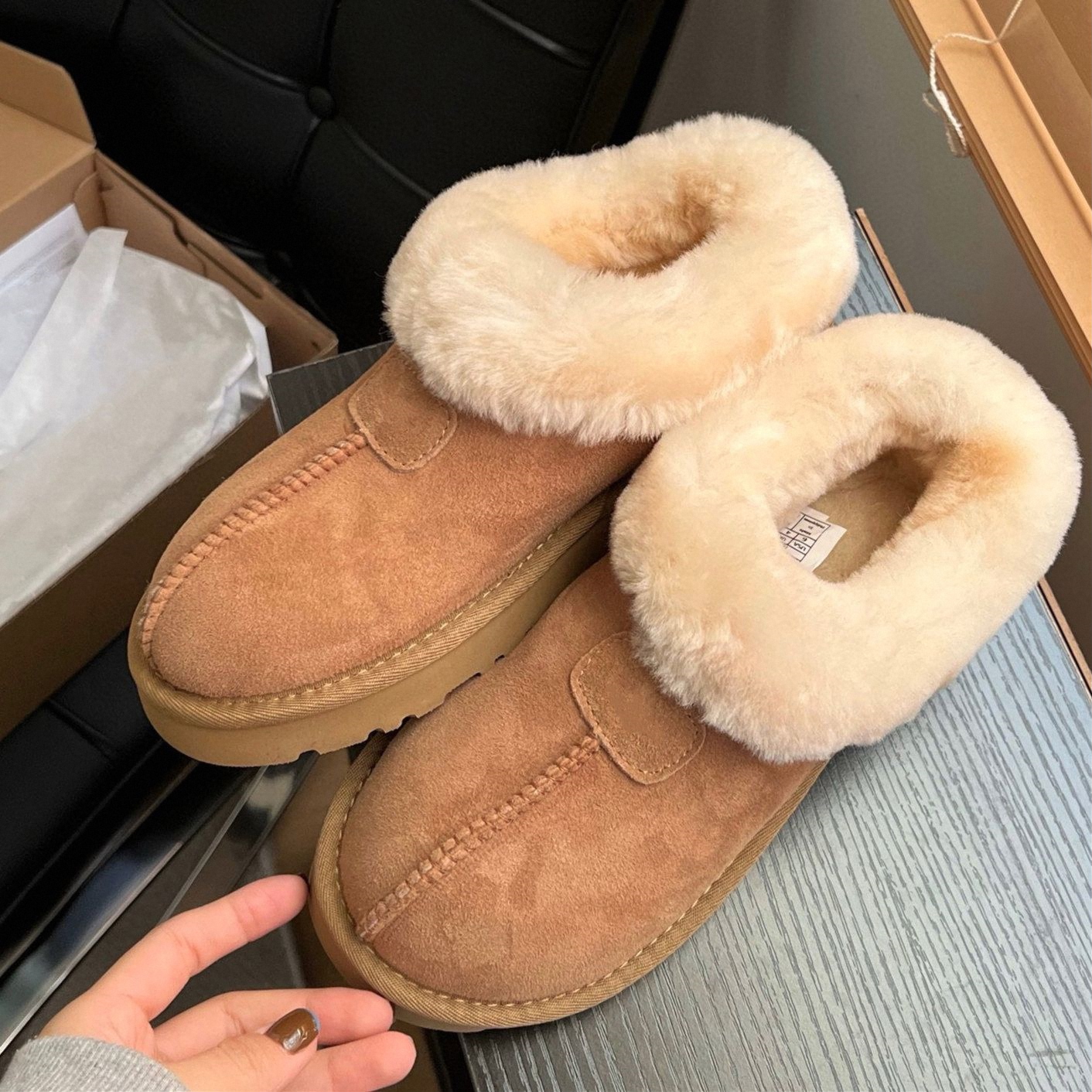 2025冬季新品女鞋靴子羊皮毛一体居家一脚蹬加绒塔茨特懒人拖鞋