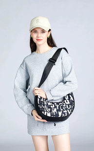 威尔逊女包斜挎包2025新款新月包时尚百搭