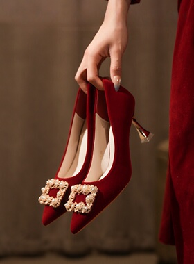 尖头珍珠方扣红色秀禾订婚鞋女2026新款孕妇不累脚敬酒高跟新娘鞋