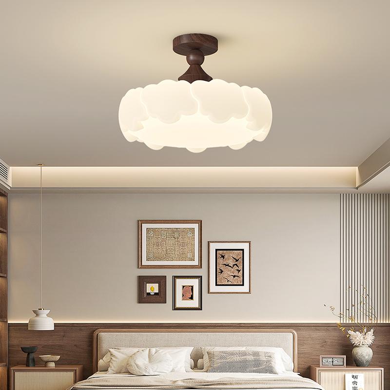 法式中古风爱心吸顶灯卧室房间灯实木复古奶油风餐厅灯具LED护眼