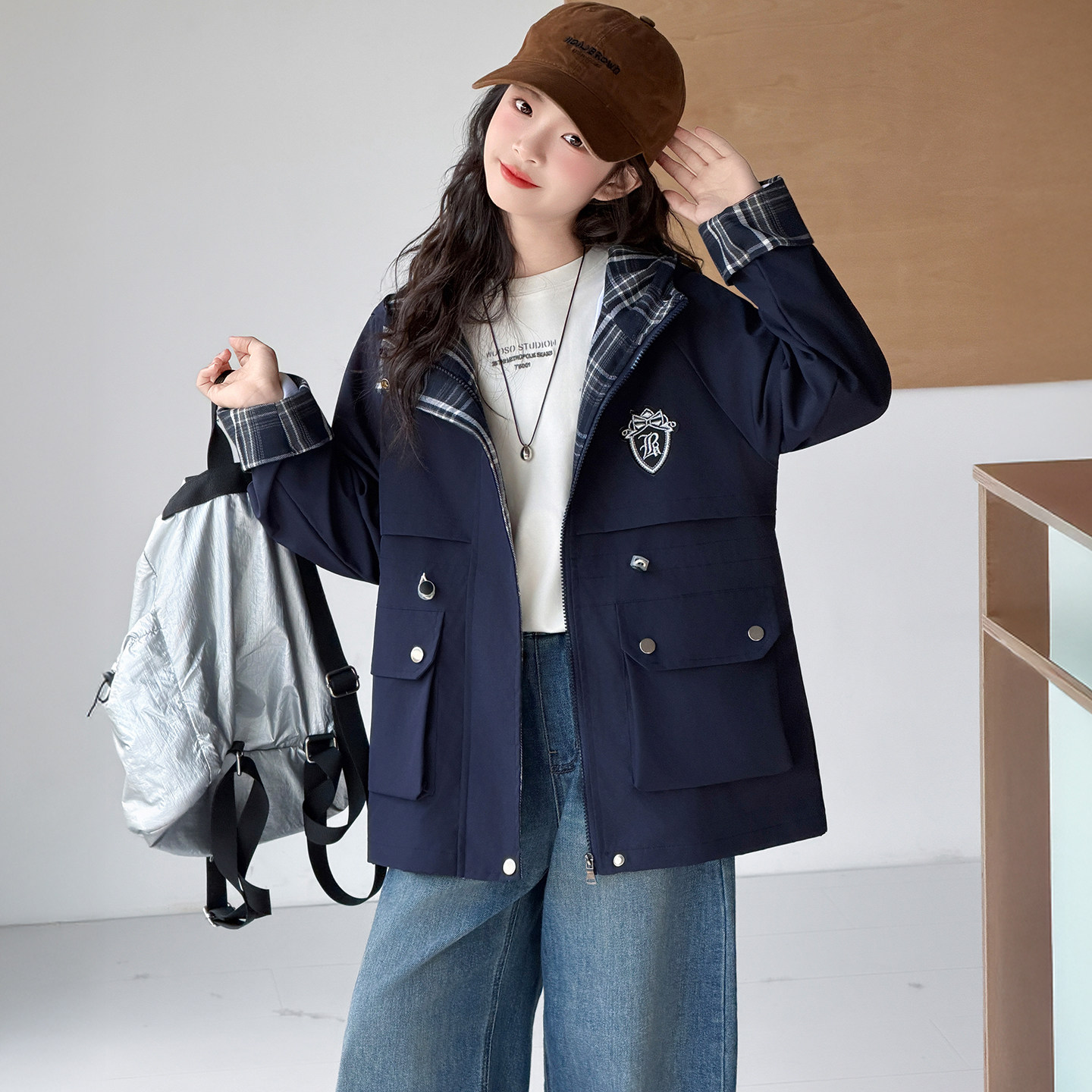 女童外套秋装儿童连帽风衣2026新款韩版洋气女孩时髦拼色格子上衣