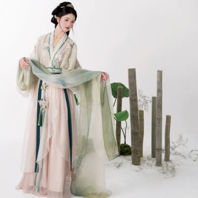 租汉服古装出租仕女图古风齐腰破裙清新仙气飘逸七夕节舞蹈演出服