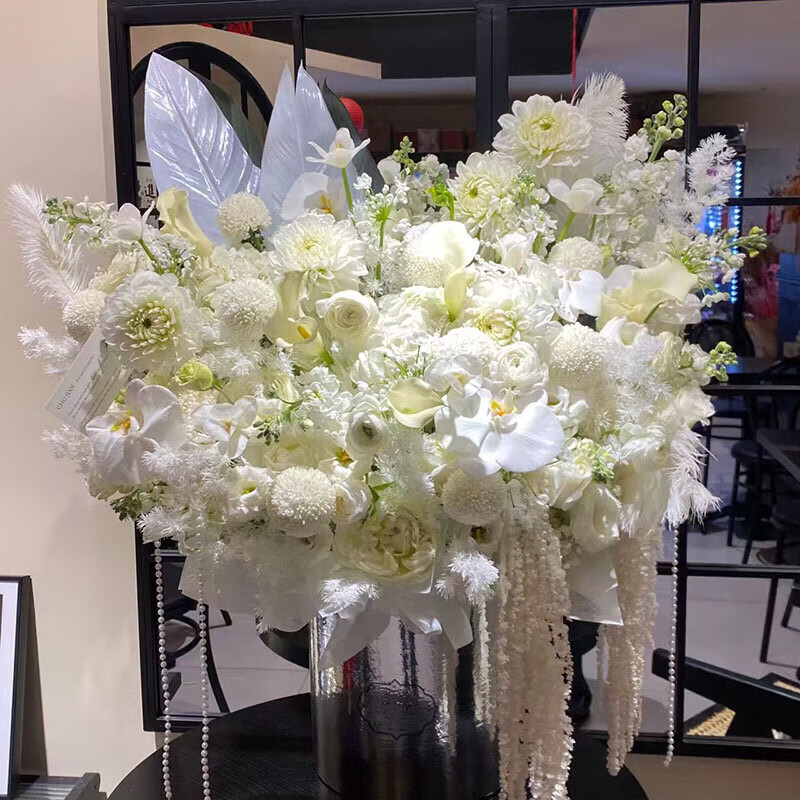 52朵白玫瑰抱抱桶花鲜花同城配送