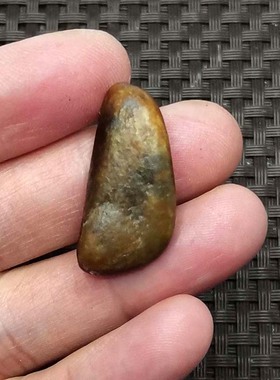 新疆和田玉籽料原石无修小黄沁小吊坠00599