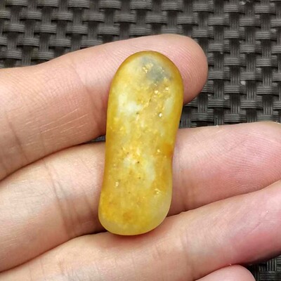 新疆和田玉籽料原石独籽无修洒金皮暖白肉小吊坠00698