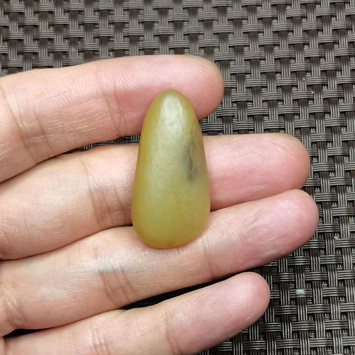 新疆和田玉籽料原石真皮无修独籽洒金皮暖白肉小吊坠00546
