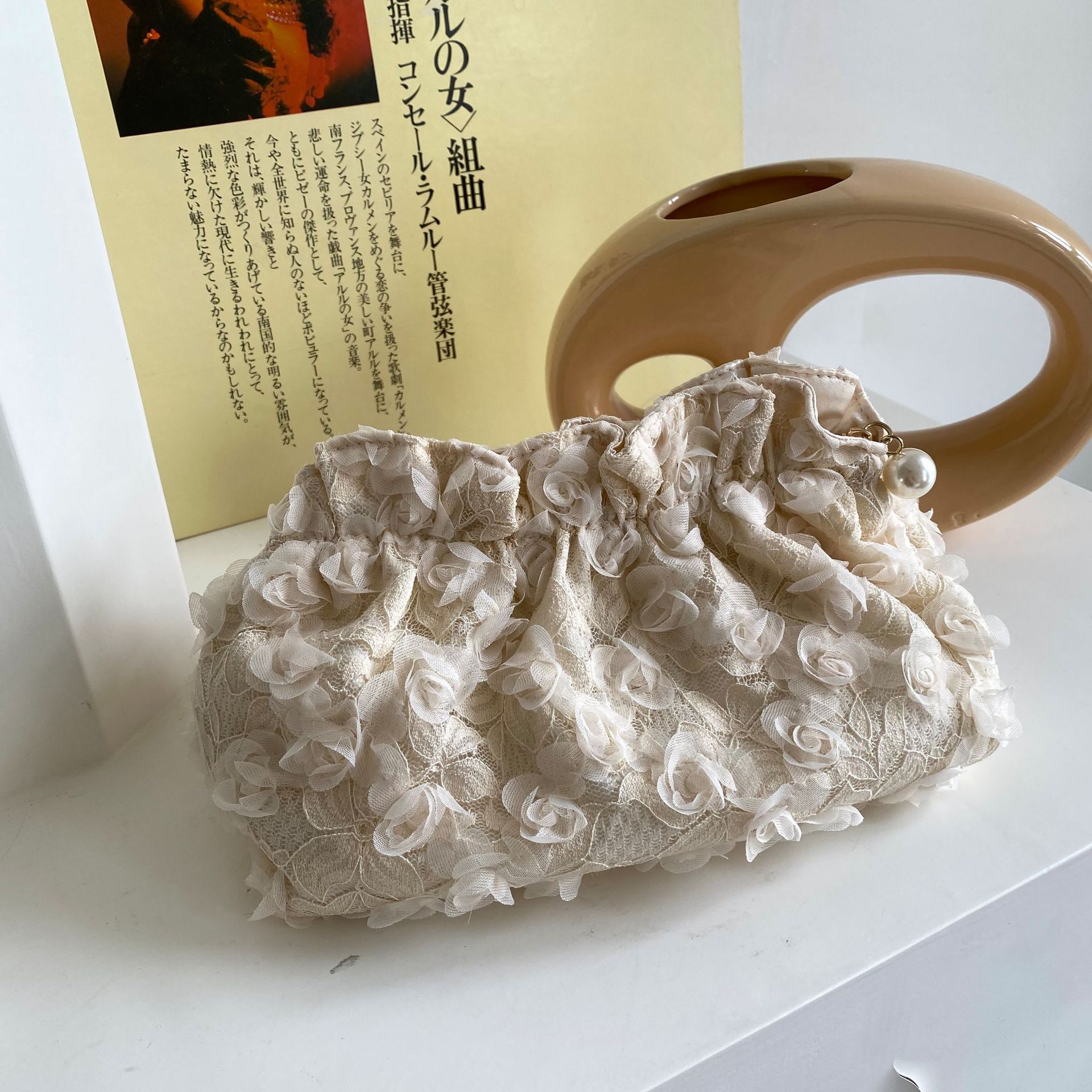 简约ins小香风便携化妆包蕾丝花朵手拿包晚宴包随身补妆收纳包