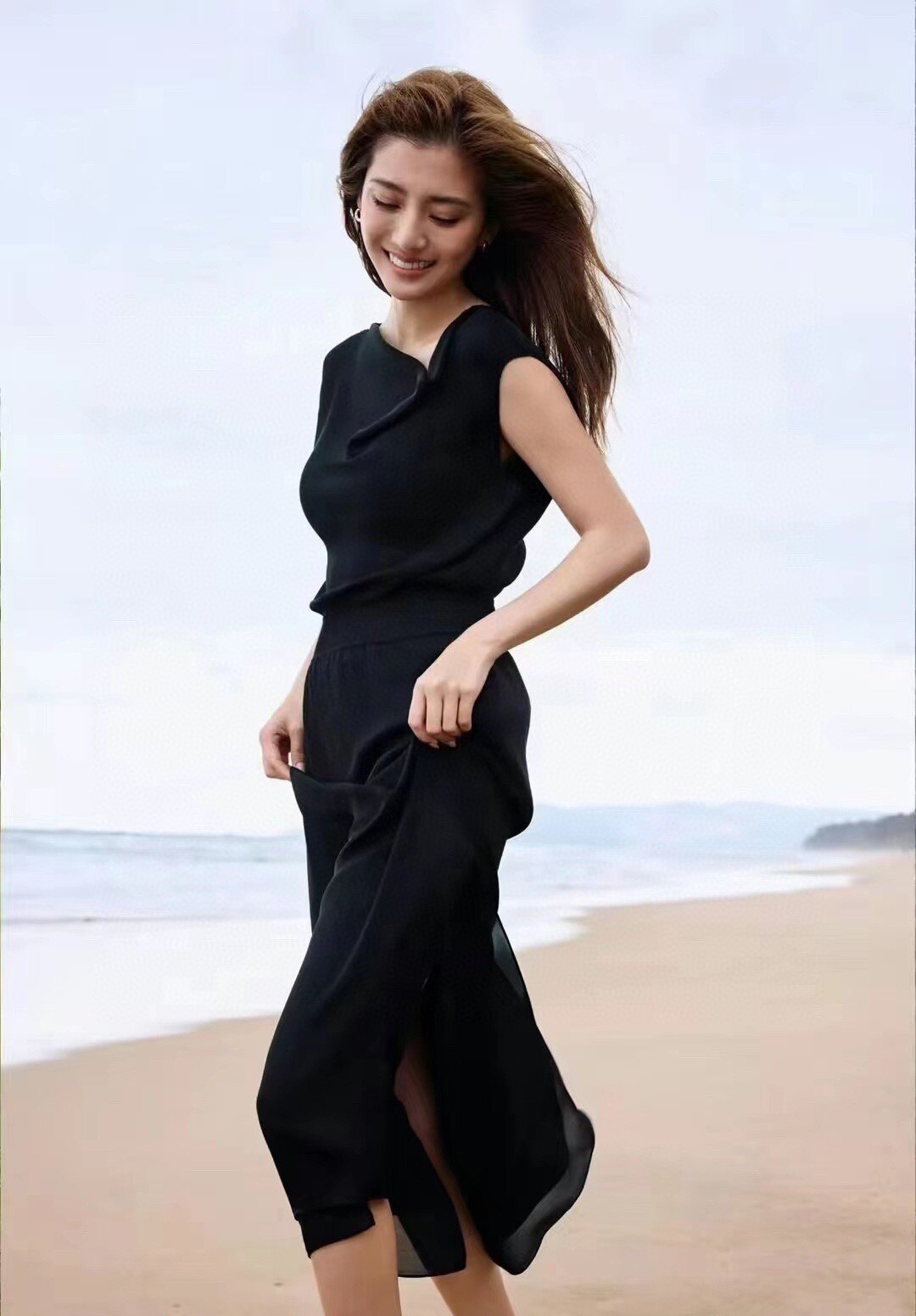 The**y 2024新品女装 重磅真丝无袖垂领修身连衣裙 O0102618