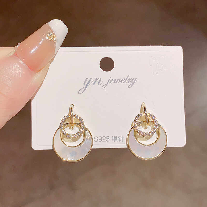 高级感轻奢耳环2024新款爆款小众设计气质名媛圆圈贝壳吊坠耳饰女