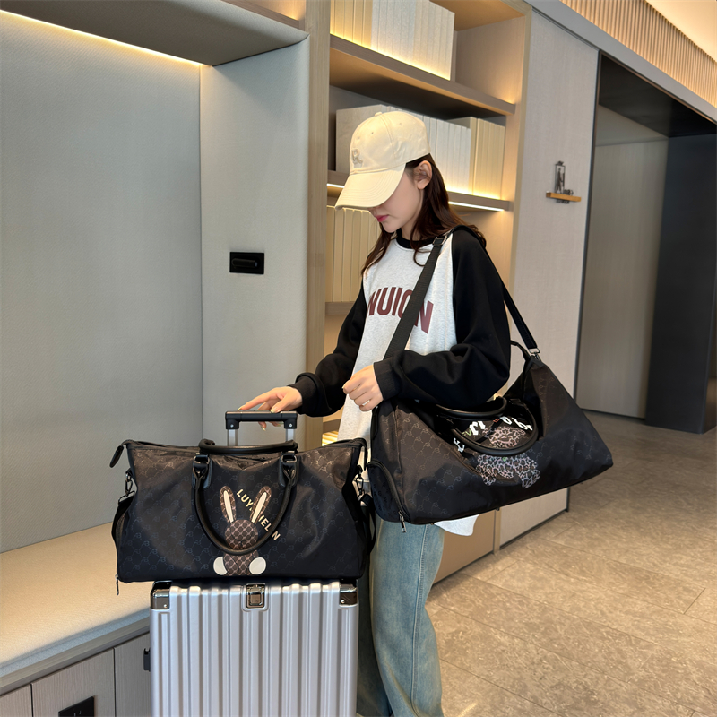 大容量短途旅行包2024新款防水轻便手提行李包男运动健身包行李袋