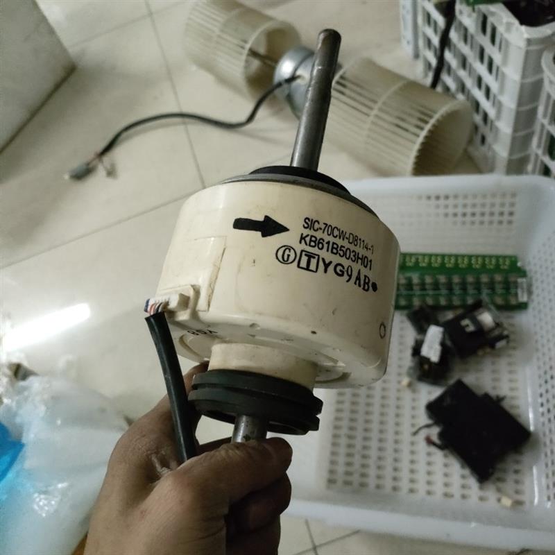 三菱中央空调配件SIC-70CW-D8114D896内机直流电机KR61B213H01