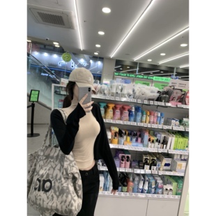 POET 實(shí)穿百分百 柔軟超細(xì)羊毛開衫 閉眼入舒適顯瘦外套秋 WONG