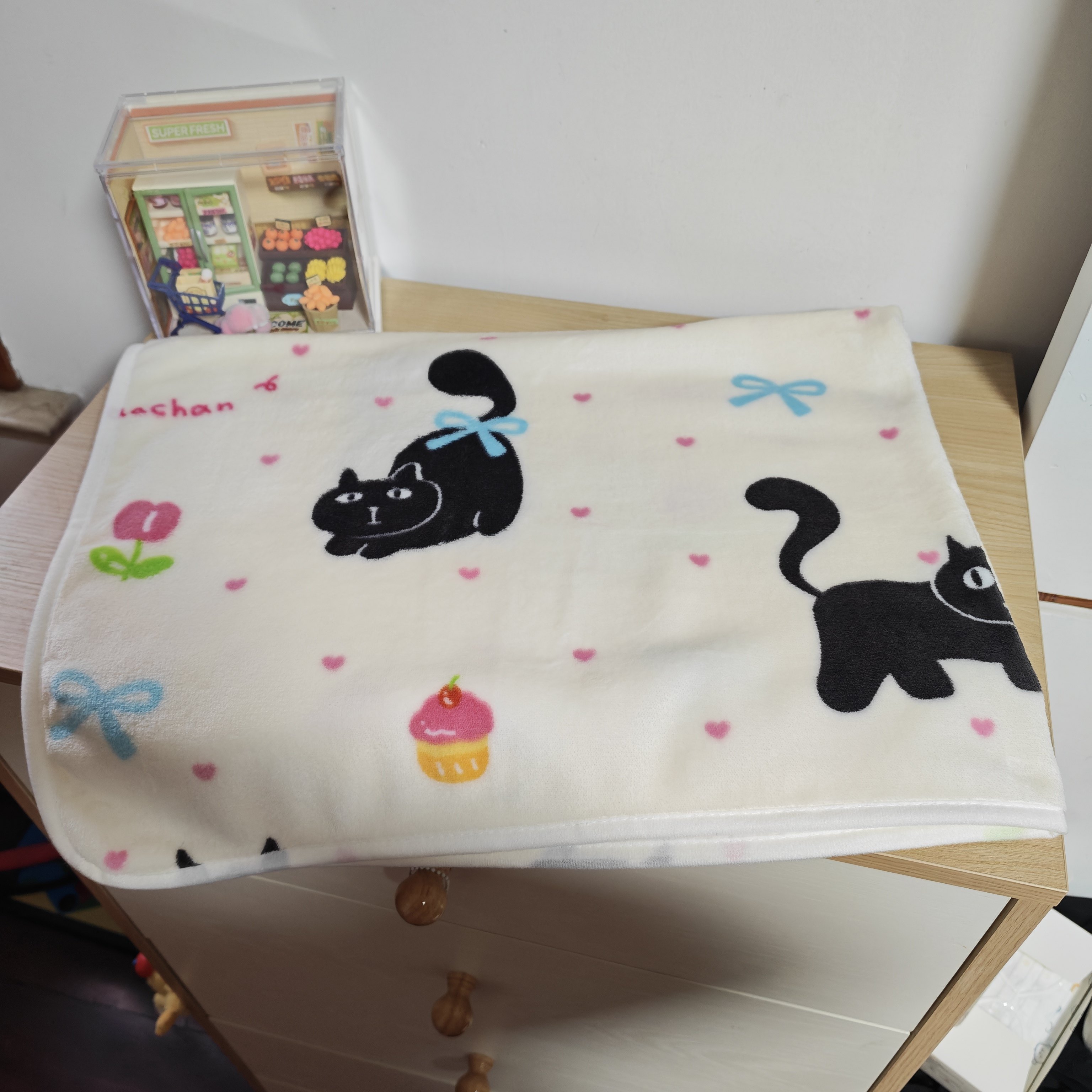 卡通米色猫咪法兰绒加厚毛毯学生宿舍床单办公室盖腿毯披肩毯子软