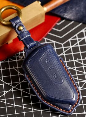 适用大众高尔夫8钥匙套真皮途昂x揽境ID3/ID4迈腾B9车钥匙包壳扣