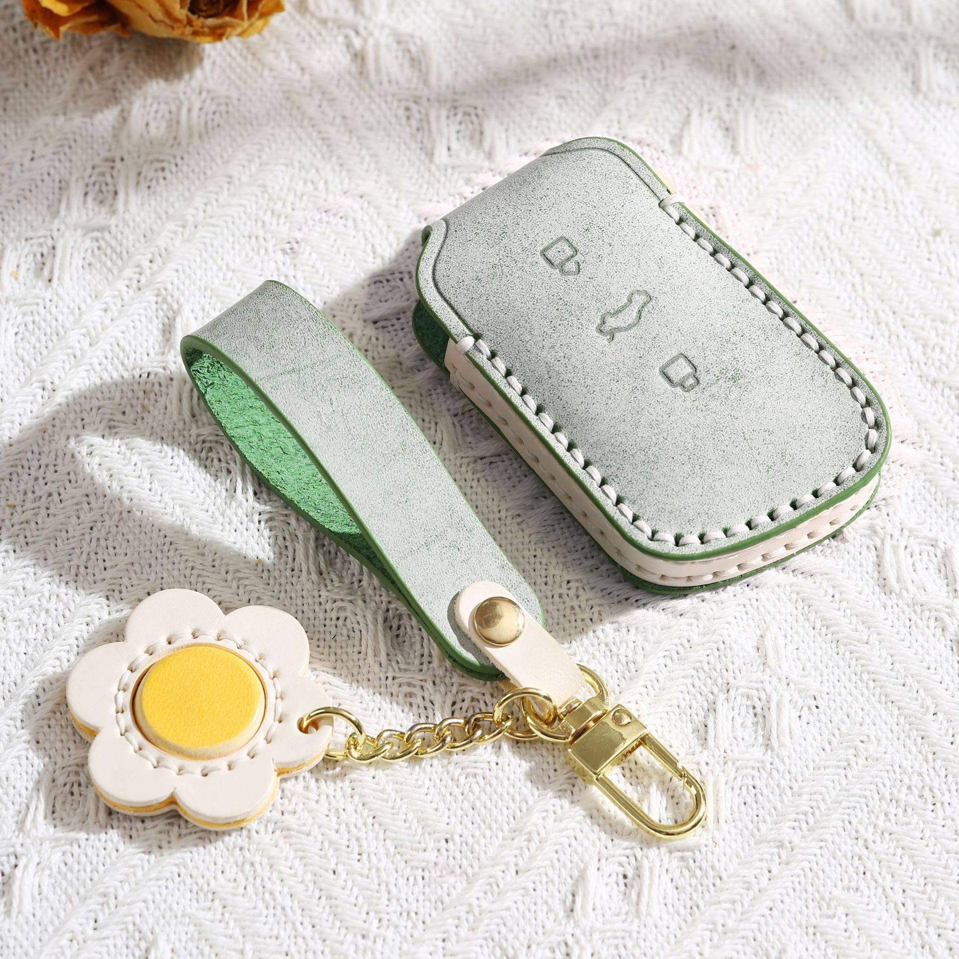 适用奇瑞小蚂蚁钥匙套真皮女款艾瑞泽e瑞虎e大蚂蚁QQ冰淇淋钥匙包