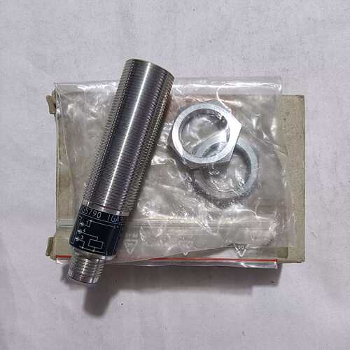 议价全新易福门传感器IG5790，型号是IGA3005-BPKG