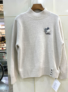 127-971 钉珠亮片订花朵下摆侧三粒扣休闲浣熊绒羊毛衫立领毛衣冬