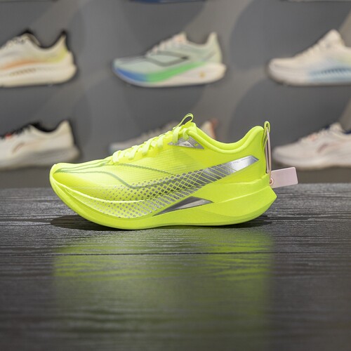 李宁女子跑鞋减震回弹