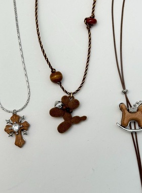 小红书同款可爱植绒小熊仿珍珠项链女百搭毛衣链高级感串珠颈链