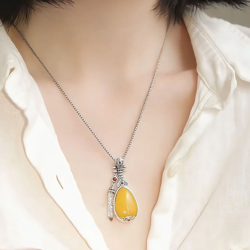 925银宫廷蜜蜡琵琶如意流苏吊坠