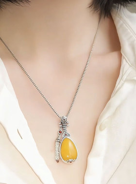 925银宫廷蜜蜡琵琶如意流苏吊坠
