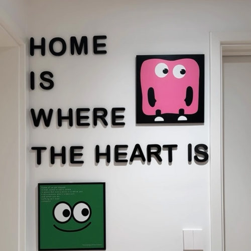 七彩焦点广告走廊玄关装饰PVC立体字笑脸HOME IS WHERETHEHEARTIS