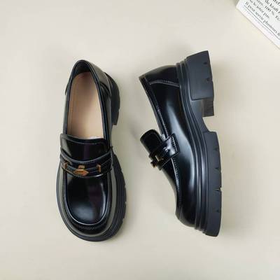 斯图瑞漆皮女鞋2025新款春季百搭厚底低帮软底轻便百搭休闲乐福鞋