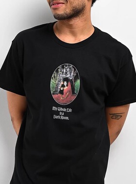 【代购】市井店 Welcome x Beetlejuice 美版潮牌街板DarkRoomT恤