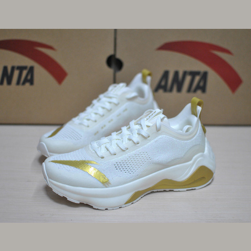 安踏走秀款奥运冠军领奖鞋氮科技缓震跑步鞋女运动鞋122135510a