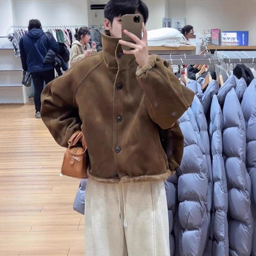 欧式复古拼接翻领皮毛一体外套女2025冬季新款保暖加绒感上衣