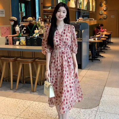 法式气质红色波点v领连衣裙女2025夏季感灯笼袖显瘦中长款裙