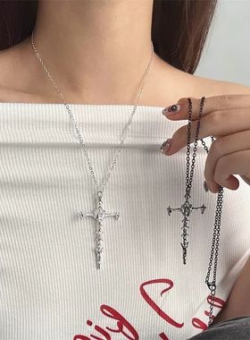 小众暗黑设计y2k骸骨辣妹十字架项链吊坠女甜酷复古饰品锁骨