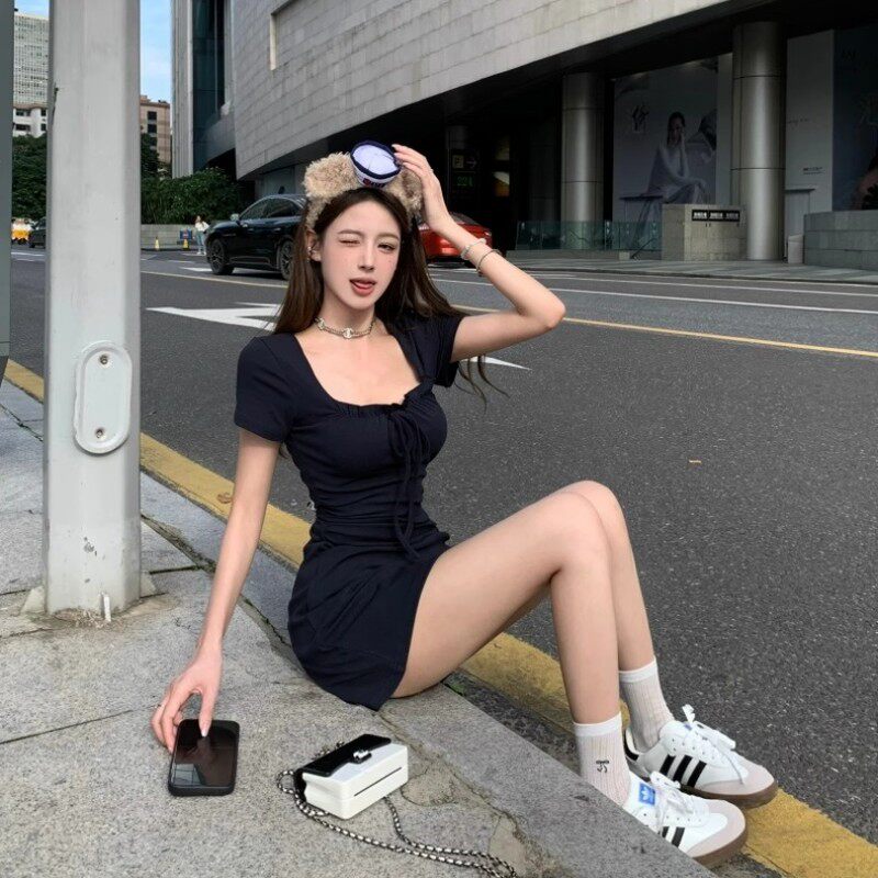 甜辣妹方领木耳边系带小心机包臀短裙子女夏季新款收腰气质连衣裙