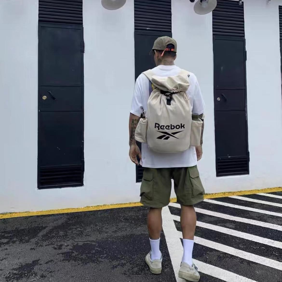 Reebok锐步轻便大容量抽绳翻盖水桶包男防泼水户外旅行双肩背包